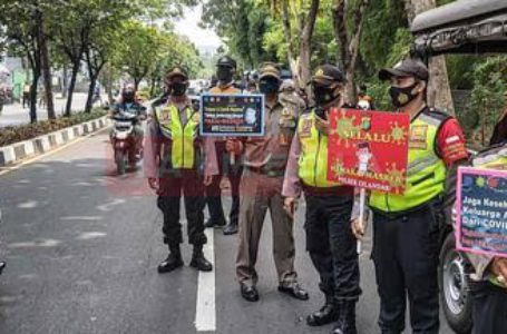 Aparat keamanan saat sedang menegakkan protokol kesehatan. (Foto: Istimewa)