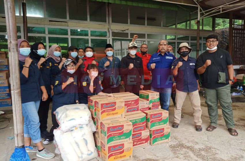 Dewan Pimpinan Cabang Perhimpunan Advokat Indonesia (DPC Peradi) "Rumah Bersama Advokat (RBA)" Jakarta Timur memberikan bantuan berupa makanan dan obatan-obatan kepada masyarakat korban banjir bandang di Gunung Mas, Puncak, Kabupaten Bogor, Jawa Barat.